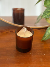 Load image into Gallery viewer, Clarity - Clear Quartz & Jasmine - Crystal Chakra Candle (30cl)